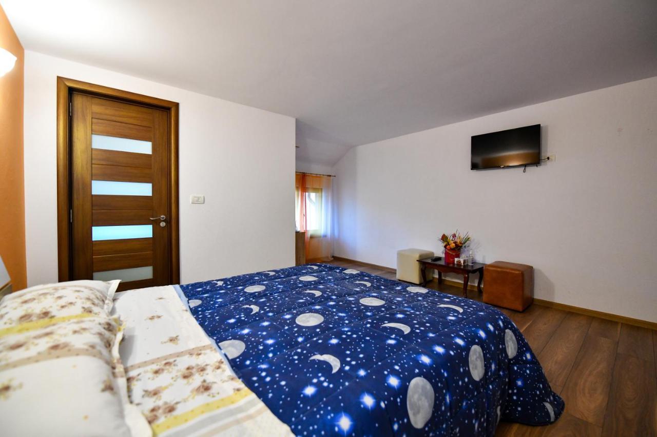 Villa Castellino Aknavásár Kültér fotó